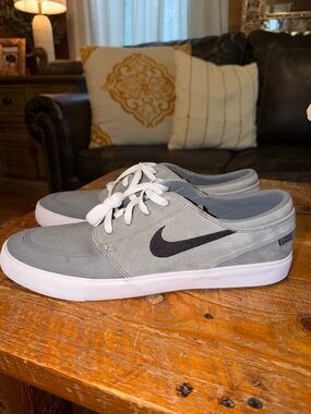 Nike Men’s Zoom Stefan Janoski Gray Suede Sneakers